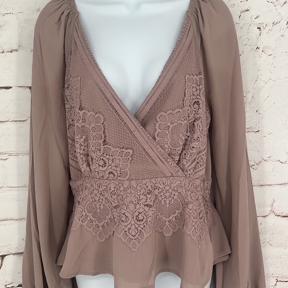 Lulu’s “Loving Arms” Faux Wrap Lace Too, Size M - Picture 6 of 10